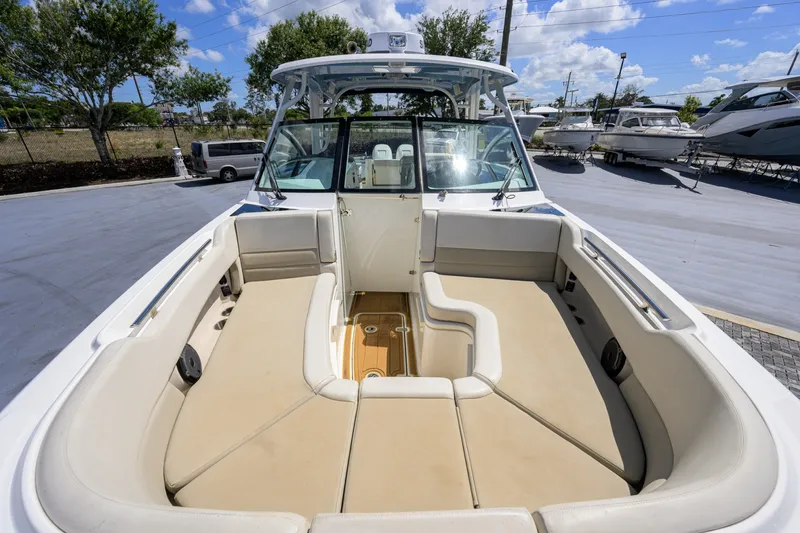 Slide: The Image of Boston Whaler Vantage 2023 - 6075988