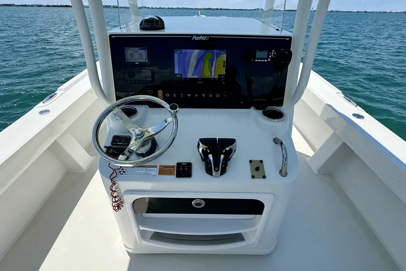 Slide: The Image of Parker Marine 2801 2022 - 6076731