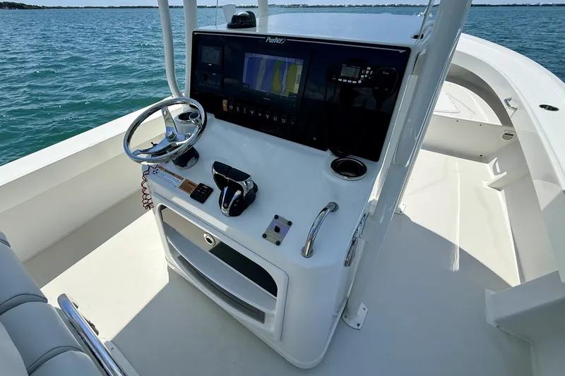 Slide: The Image of Parker Marine 2801 2022 - 6076732