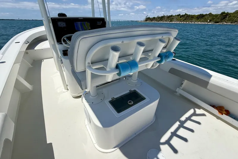 Slide: The Image of Parker Marine 2801 2022 - 6076737
