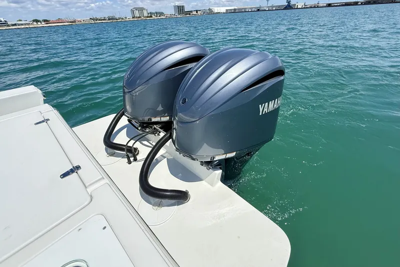 Slide: The Image of Parker Marine 2801 2022 - 6076744