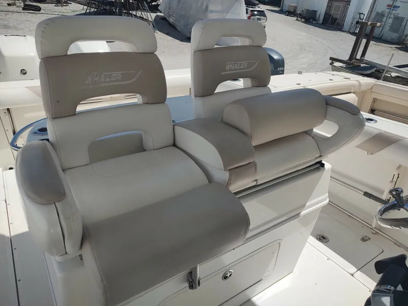 Slide: The Image of Boston Whaler 320 Outrage 2006 - 6085649