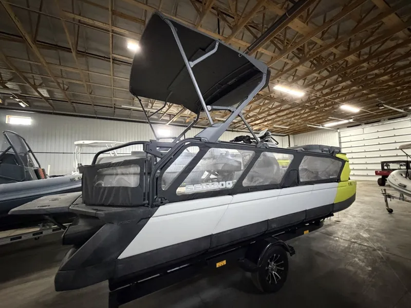 Slide: The Image of Bombardier Sea Doo Switch Cruise 21 2022 - 6076474