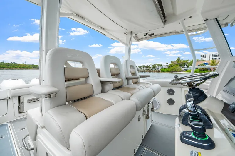 Slide: The Image of Boston Whaler 380 Outrage 2018 - 6076787