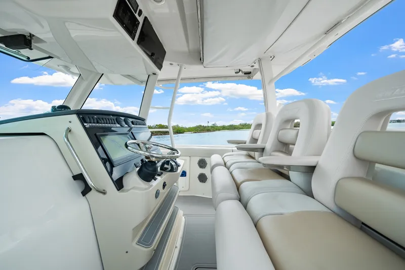 Slide: The Image of Boston Whaler 380 Outrage 2018 - 6076785