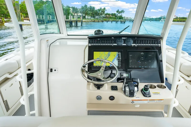 Slide: The Image of Boston Whaler 380 Outrage 2018 - 6076781