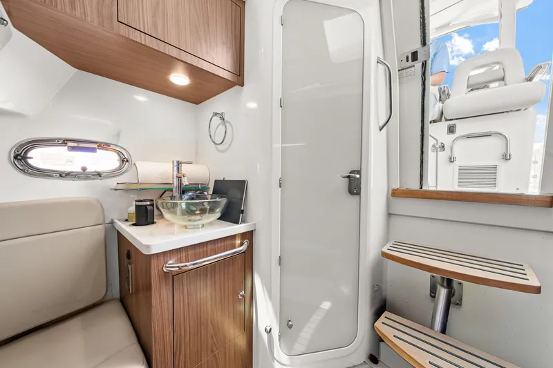 Slide: The Image of Boston Whaler 380 Outrage 2018 - 6076801