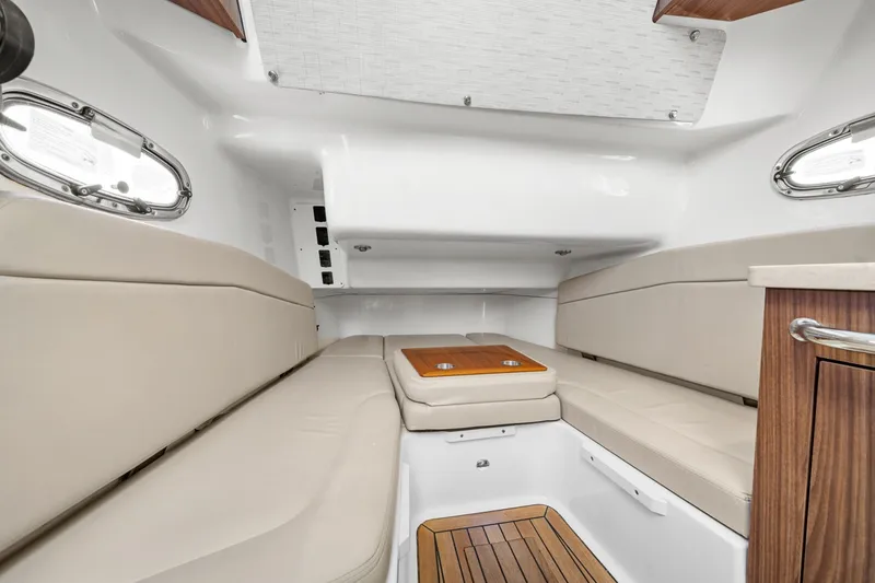 Slide: The Image of Boston Whaler 380 Outrage 2018 - 6076804