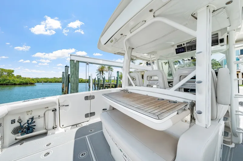 Slide: The Image of Boston Whaler 380 Outrage 2018 - 6076778