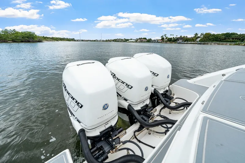 Slide: The Image of Boston Whaler 380 Outrage 2018 - 6076792