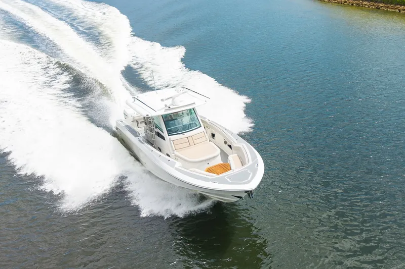 Slide: The Image of Boston Whaler 380 Outrage 2018 - 6076767