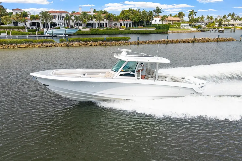 Slide: The Image of Boston Whaler 380 Outrage 2018 - 6076763