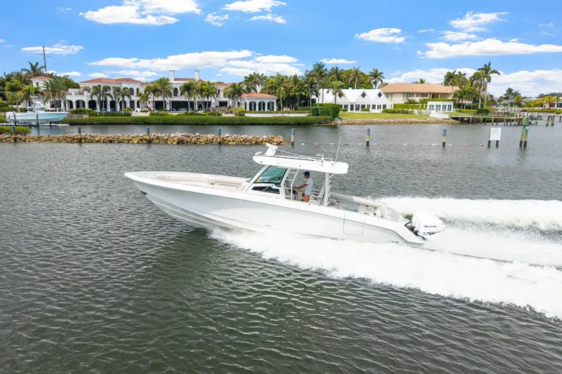 Slide: The Image of Boston Whaler 380 Outrage 2018 - 6076764