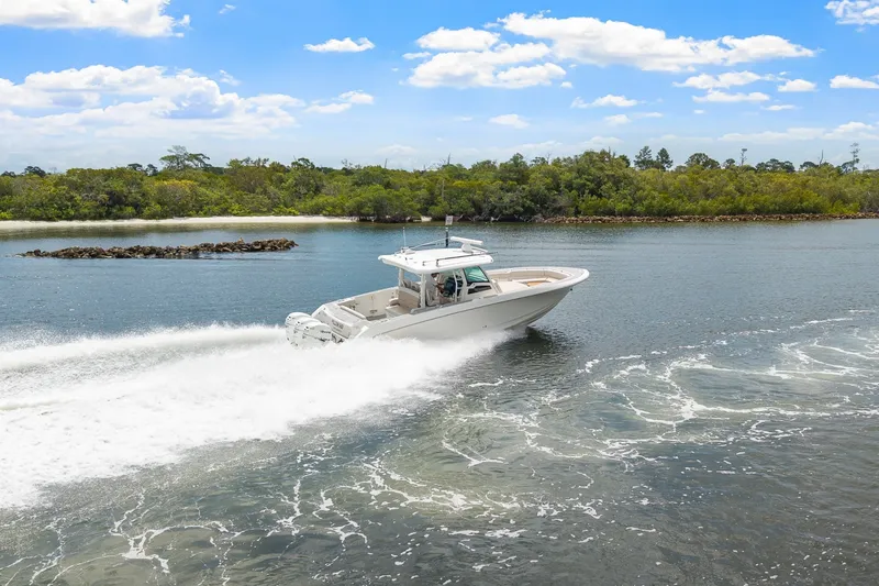 Slide: The Image of Boston Whaler 380 Outrage 2018 - 6076769