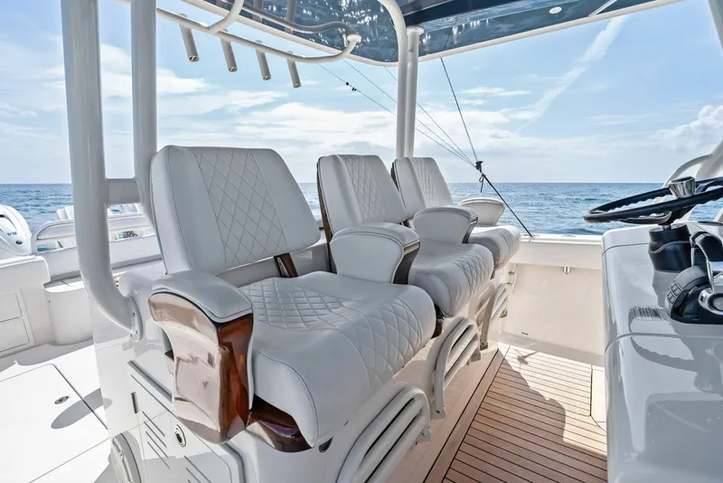 Slide: The Image of 2020 Jupiter 43 SF MENACE Helm Seating - 6106788