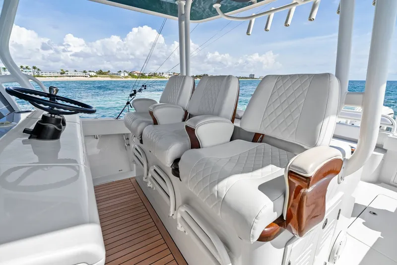 Slide: The Image of 2020 Jupiter 43 SF MENACE Helm Seating - 6106790