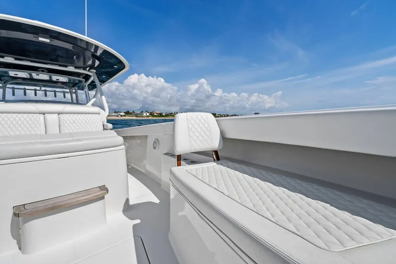Slide: The Image of 2020 Jupiter 43 SF MENACE Bow Seating - 6107020