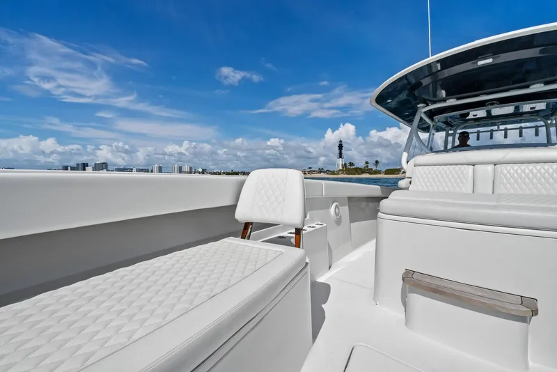 Slide: The Image of 2020 Jupiter 43 SF MENACE Bow Seating - 6107021