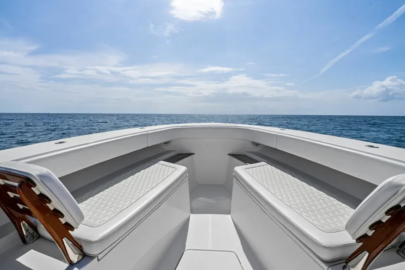 Slide: The Image of  2020 Jupiter 43 SF MENACE Bow Seating - 6106841