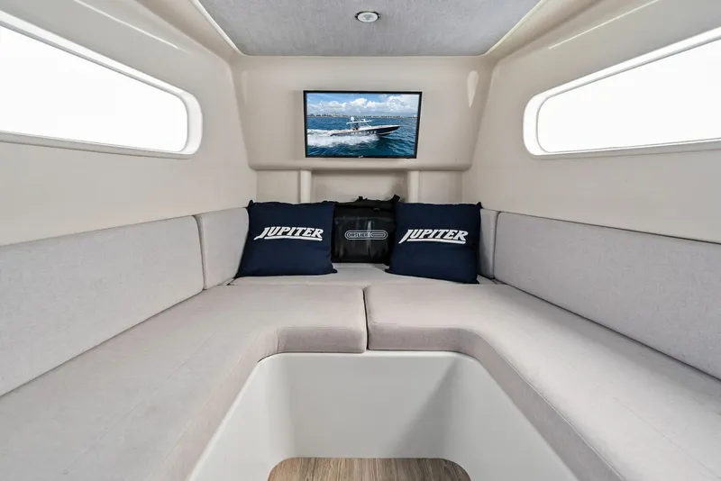 Slide: The Image of 2020 Jupiter 43 SF MENACE V Berth - 6106792