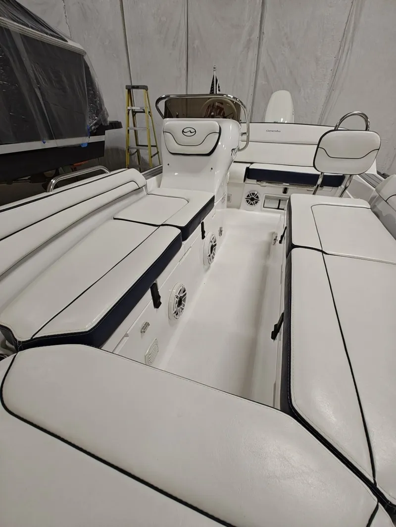 Slide: The Image of Walker Bay Generation 525 DLX 2019 - 6077509