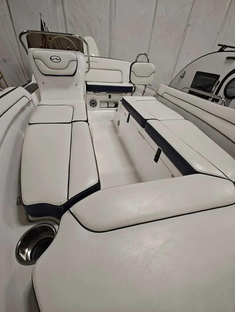 Slide: The Image of Walker Bay Generation 525 DLX 2019 - 6077510