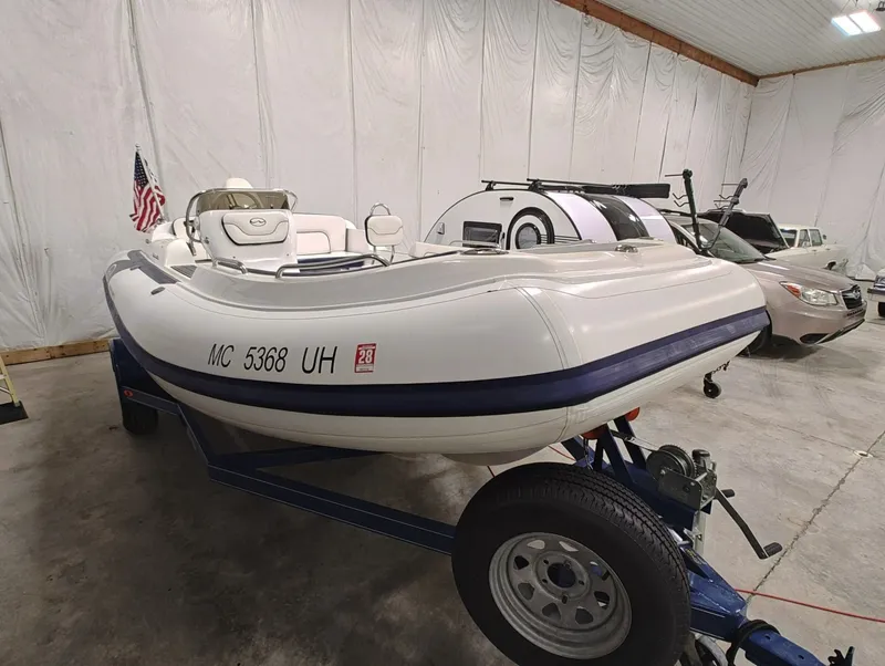 Slide: The Image of Walker Bay Generation 525 DLX 2019 - 6077511