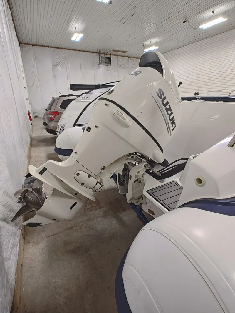Slide: The Image of Walker Bay Generation 525 DLX 2019 - 6077512