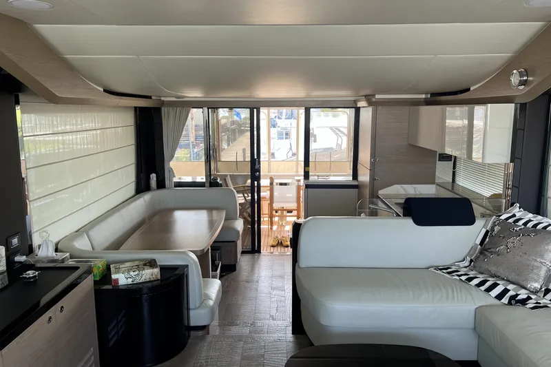 Slide: The Image of Absolute NAVETTA 58 2024 - 7643479