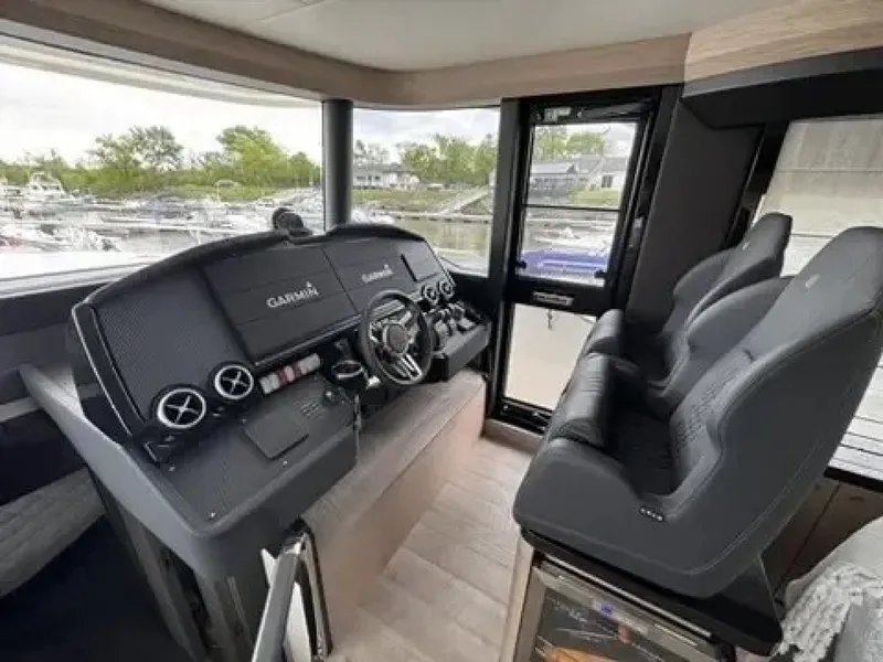 Slide: The Image of Absolute NAVETTA 58 2024 - 6077981