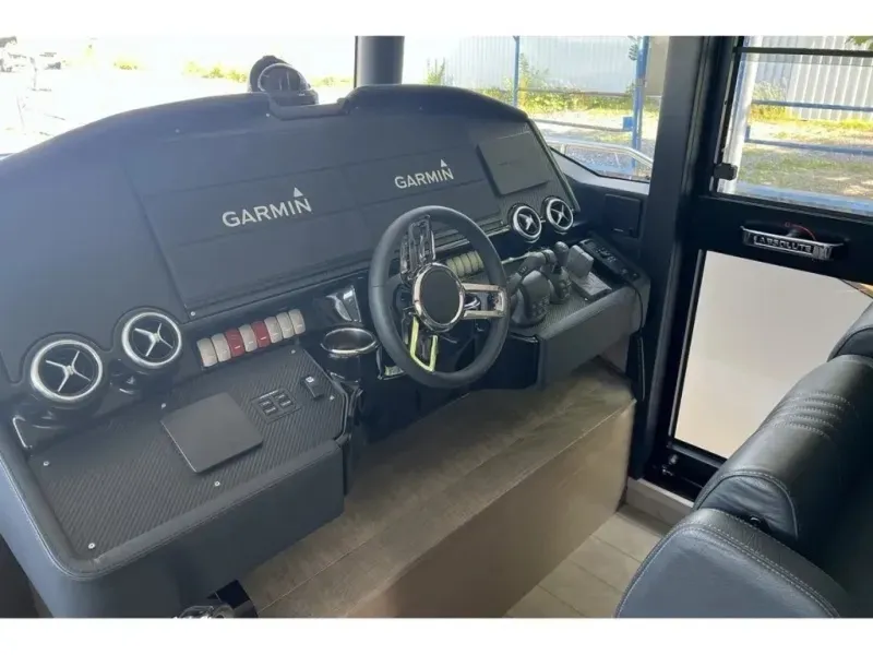 Slide: The Image of Absolute NAVETTA 58 2024 - 6077987