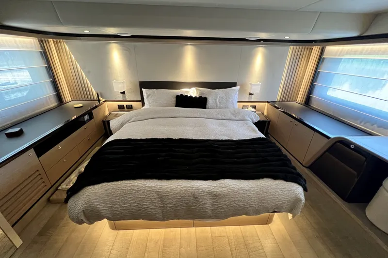 Slide: The Image of Absolute NAVETTA 58 2024 - 7643475