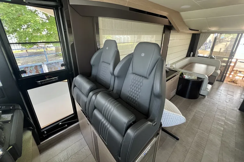 Slide: The Image of Absolute NAVETTA 58 2024 - 7643484