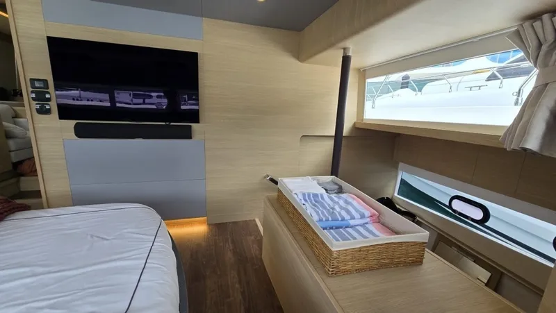 Slide: The Image of Aquila 54 YACHT 2025 - 7718053