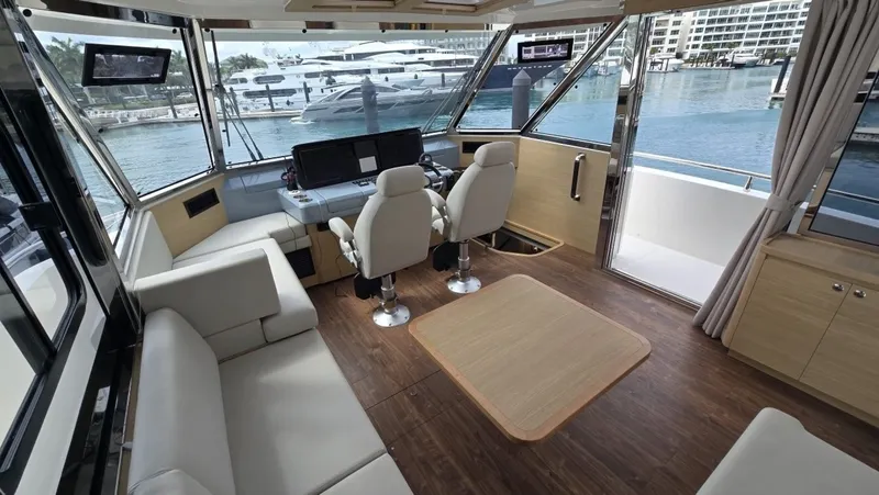 Slide: The Image of Aquila 54 YACHT 2025 - 7718030