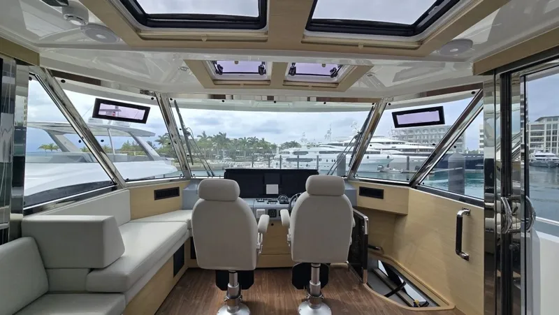 Slide: The Image of Aquila 54 YACHT 2025 - 7718032