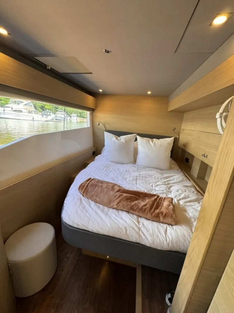 Slide: The Image of Aquila 54 YACHT 2024 - 7718007