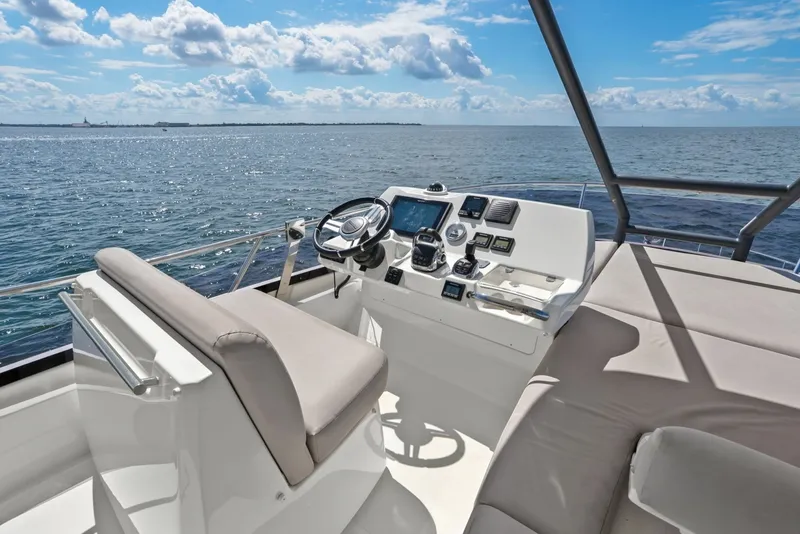 Slide: The Image of Prestige 460 Flybridge 2020 - 6132548
