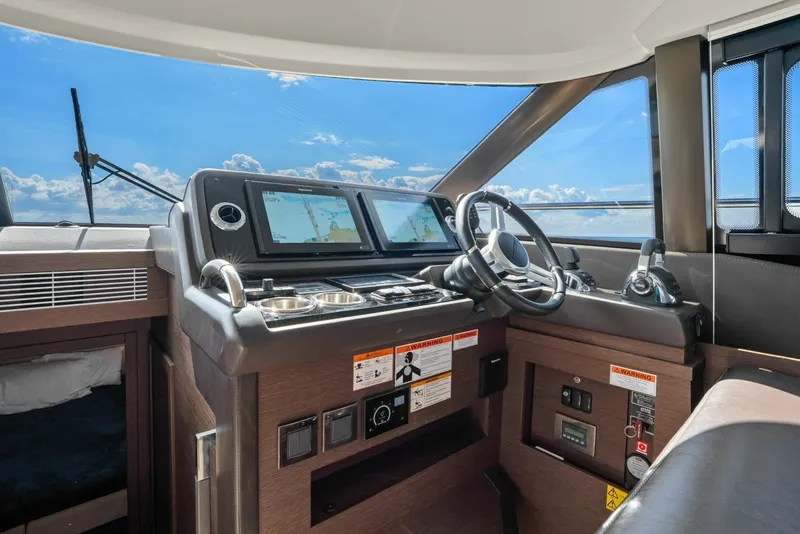 Slide: The Image of Prestige 460 Flybridge 2020 - 6132536