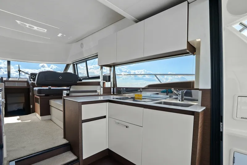 Slide: The Image of Prestige 460 Flybridge 2020 - 6132569