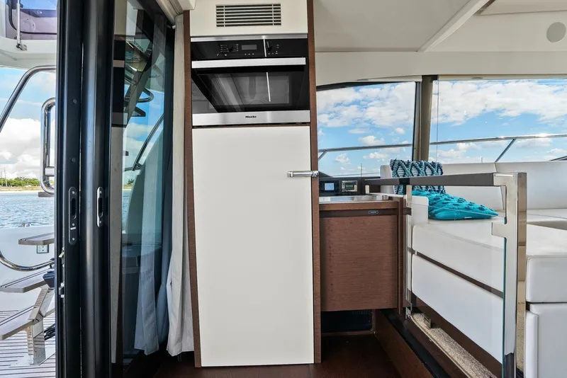 Slide: The Image of Prestige 460 Flybridge 2020 - 6132570