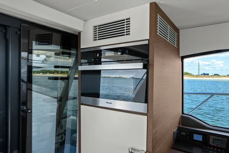 Slide: The Image of Prestige 460 Flybridge 2020 - 6132571