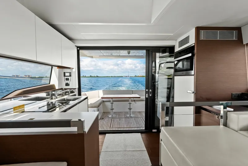 Slide: The Image of Prestige 460 Flybridge 2020 - 6132537