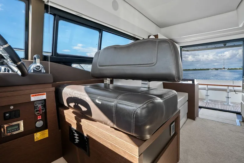 Slide: The Image of Prestige 460 Flybridge 2020 - 6132574