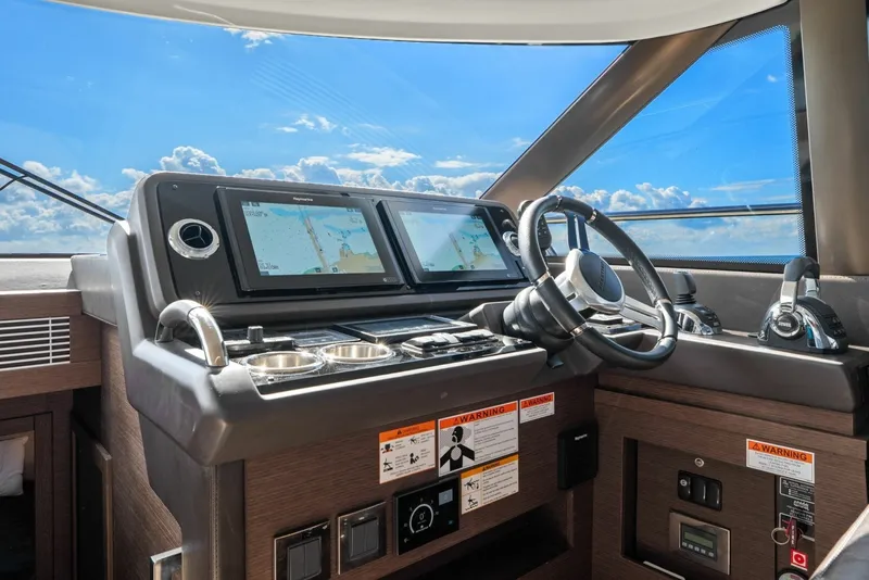Slide: The Image of Prestige 460 Flybridge 2020 - 6132576