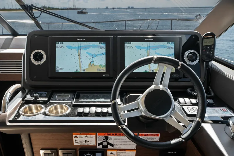 Slide: The Image of Prestige 460 Flybridge 2020 - 6132578