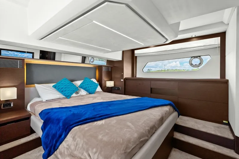 Slide: The Image of Prestige 460 Flybridge 2020 - 6132584