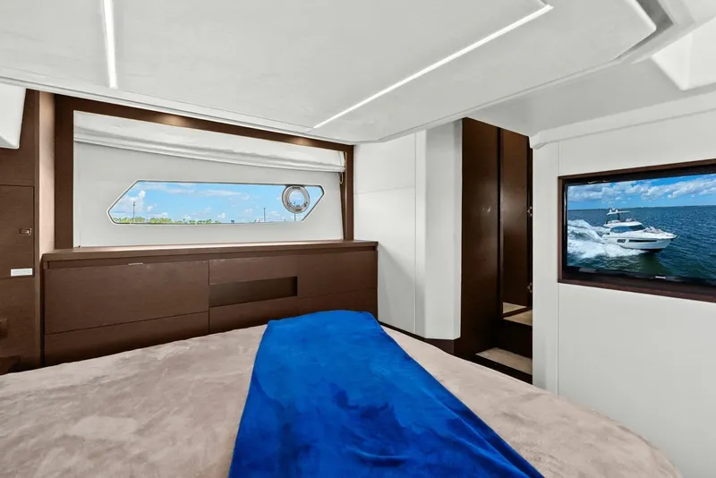 Slide: The Image of Prestige 460 Flybridge 2020 - 6132585