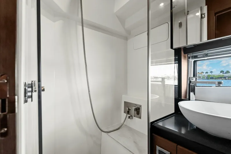 Slide: The Image of Prestige 460 Flybridge 2020 - 6132589