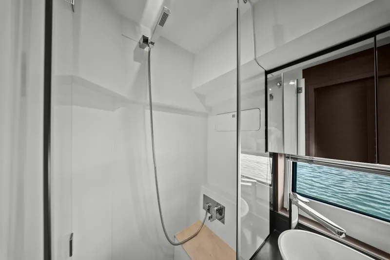Slide: The Image of Prestige 460 Flybridge 2020 - 6132595